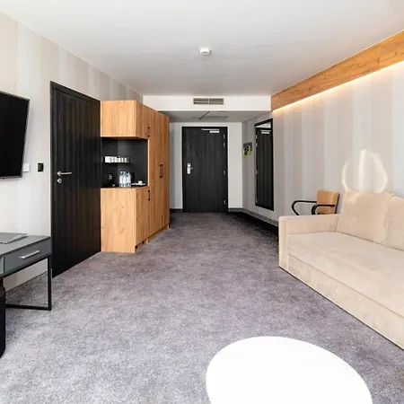 호텔 Czarna Perla Z Bezplatnym Basenem Czarna Gora *