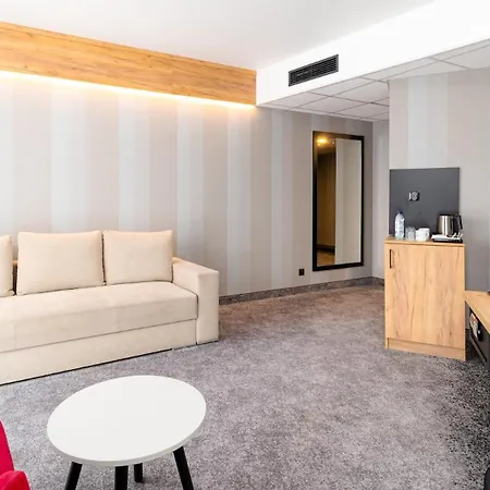 호텔 Czarna Perla Z Bezplatnym Basenem Czarna Gora 시에나