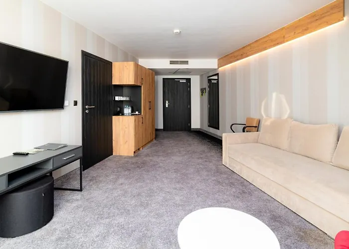 Hotel Czarna Perla Apartamenty - Bezplatny Basen - Czarna Gora Resort - Sienna *